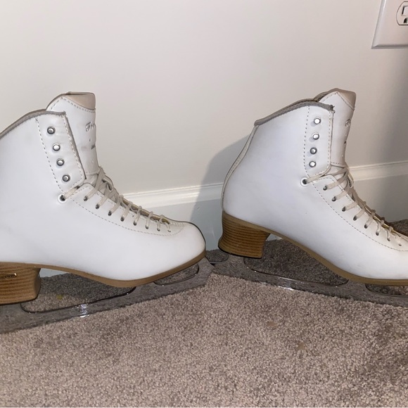 Jackson Freestyle size 8 figure skates WITH Coronation Ace blades - Picture 1 of 6